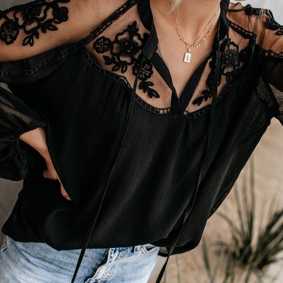 LAST ONE - FORMAL INVITATION LACE BLOUSE - BLACK - Picture 4 of 11